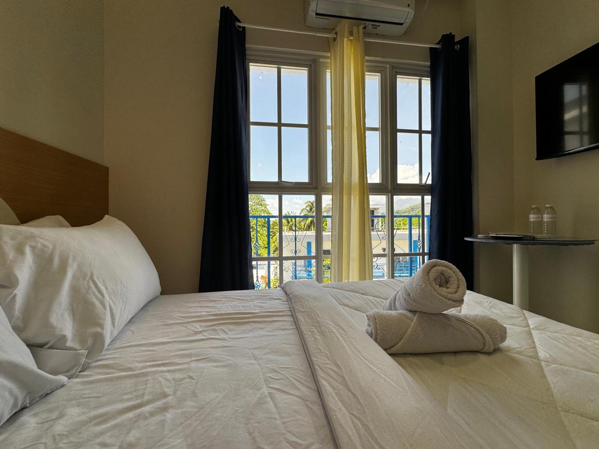 Bernese Resort Hotel Powered By Cocotel Ligao Δωμάτιο φωτογραφία